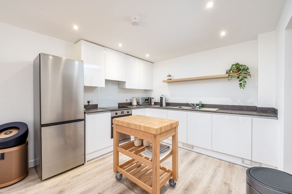 Property photo 2 of 31 09