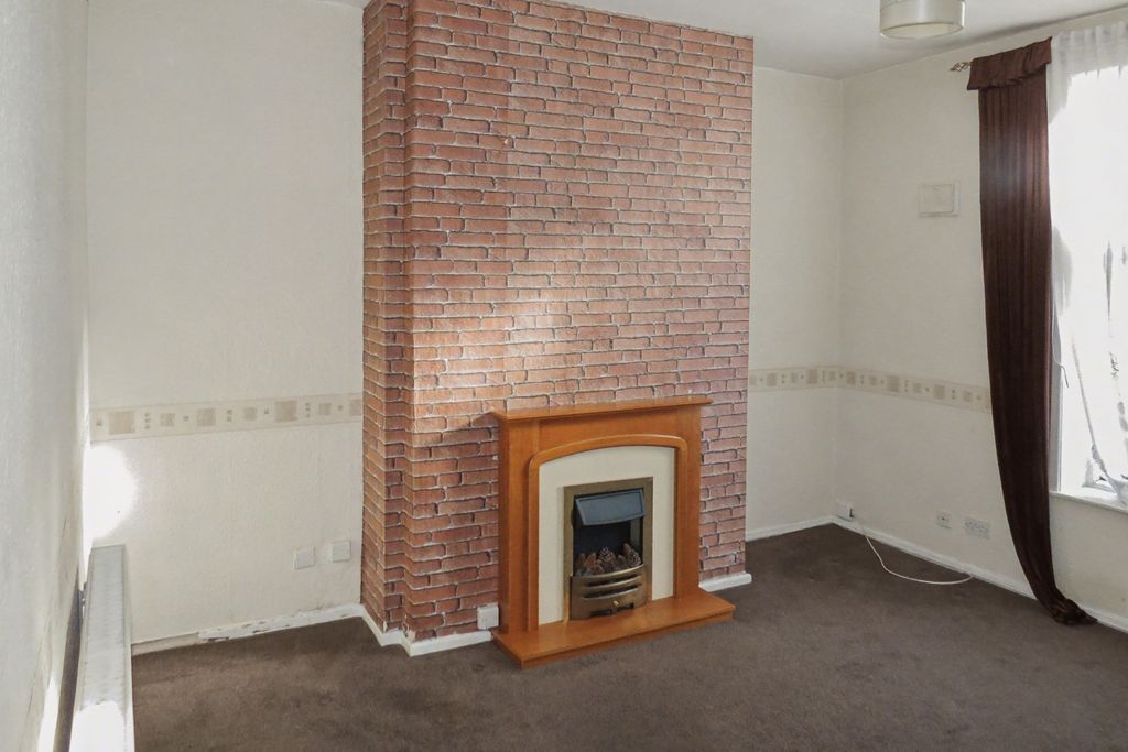 Property photo 3 of 15 116 Johnston Street, Blackburn, Lancashire, Bb2 1Hy