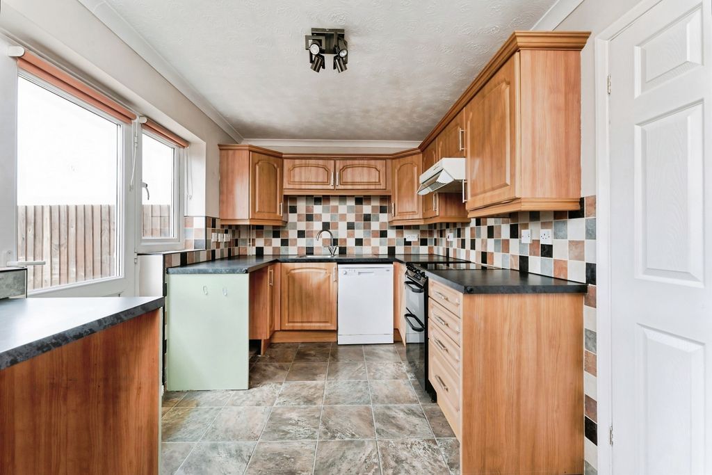 Property photo 2 of 9