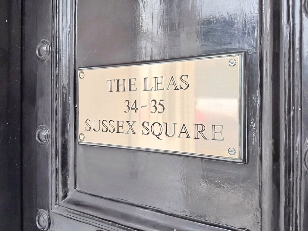 Property photo 2 of 7 Grand Entrance