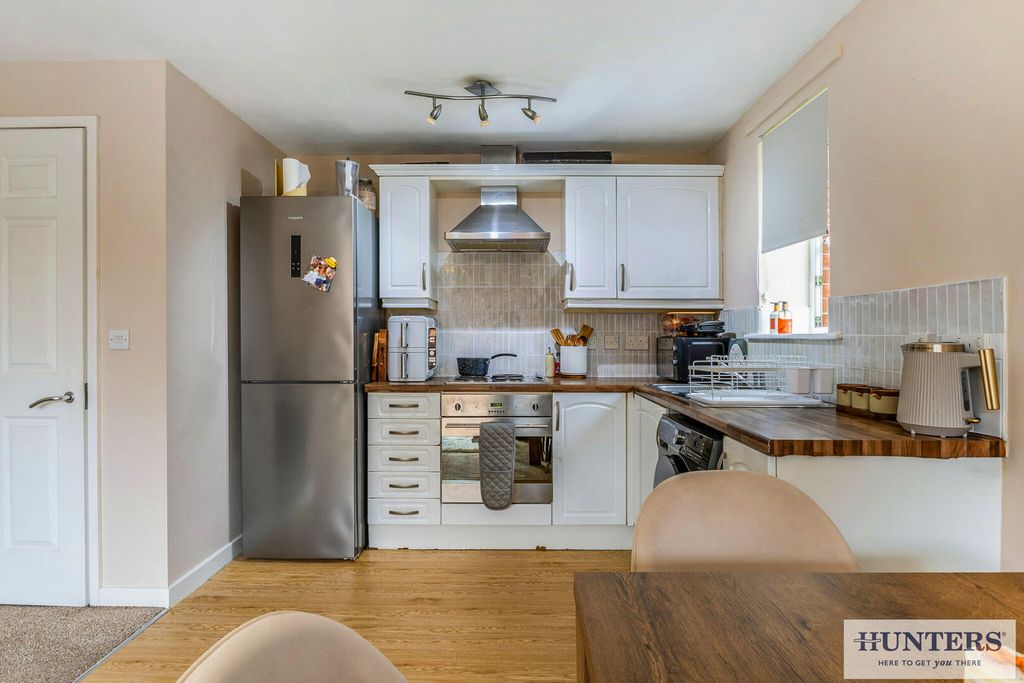 Property photo 3 of 19 Kitchen