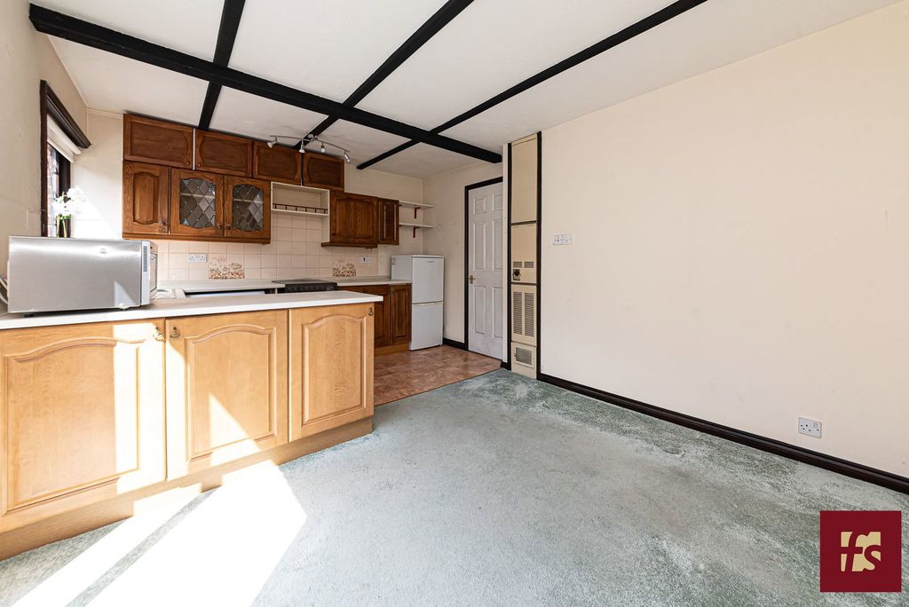 Property photo 3 of 23