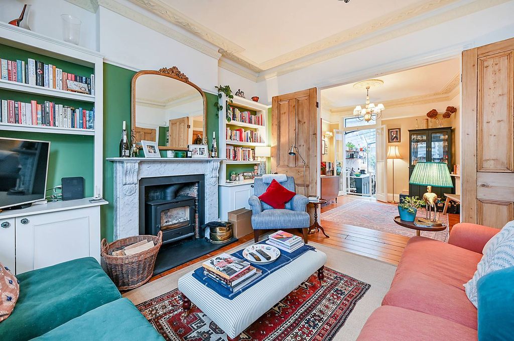 Property photo 3 of 18