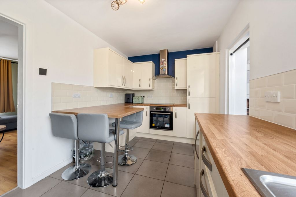 Property photo 3 of 37