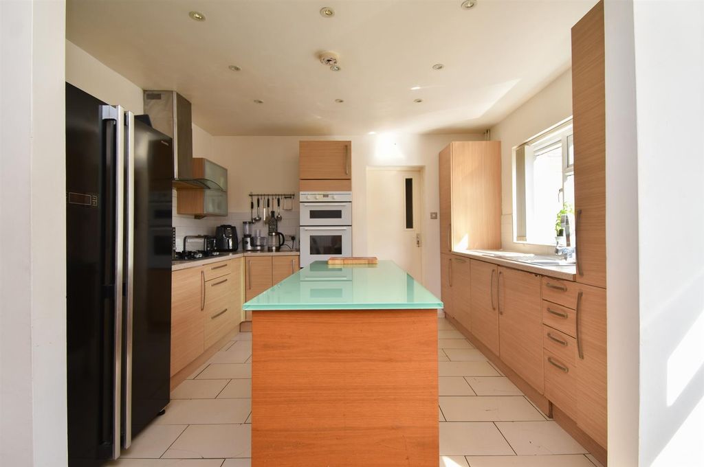 Property photo 2 of 25 Kitchen/Diner