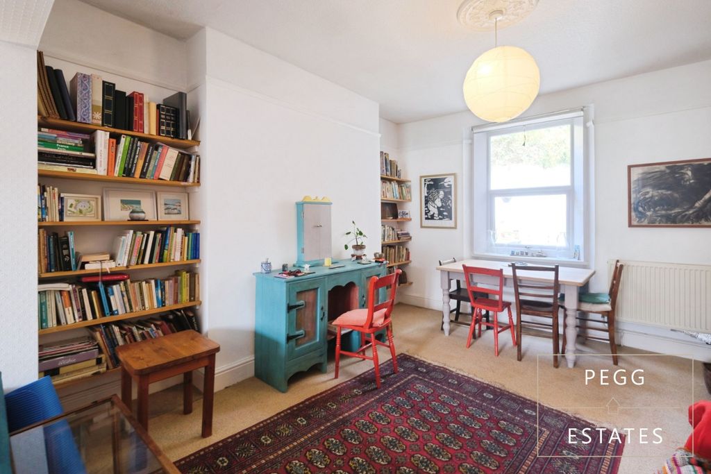 Property photo 3 of 34