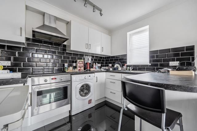 Property photo 3 of 12 Kitchen
