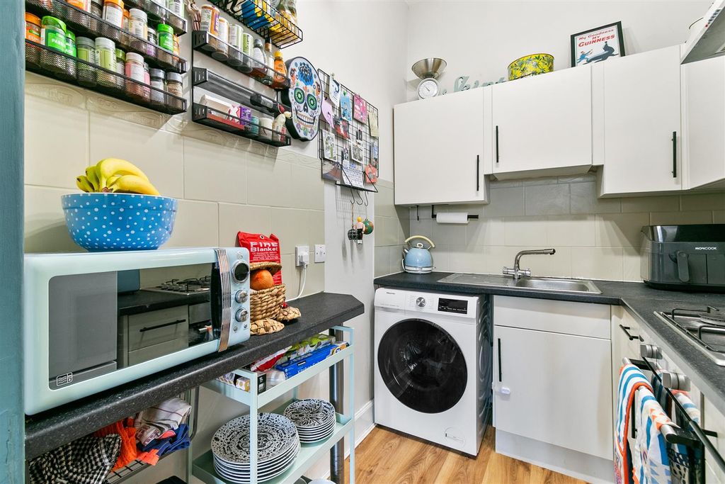 Additional image 6 of 2 bed flat for saleGlasgow Road, Dumbarton G82