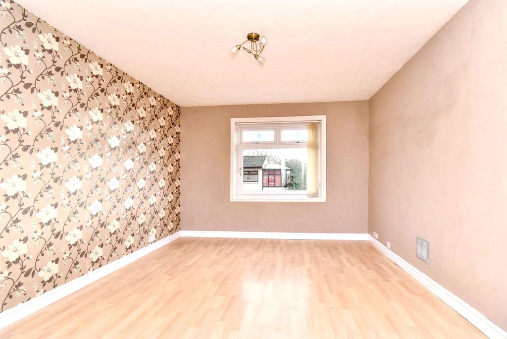 Property photo 2 of 11 Lounge