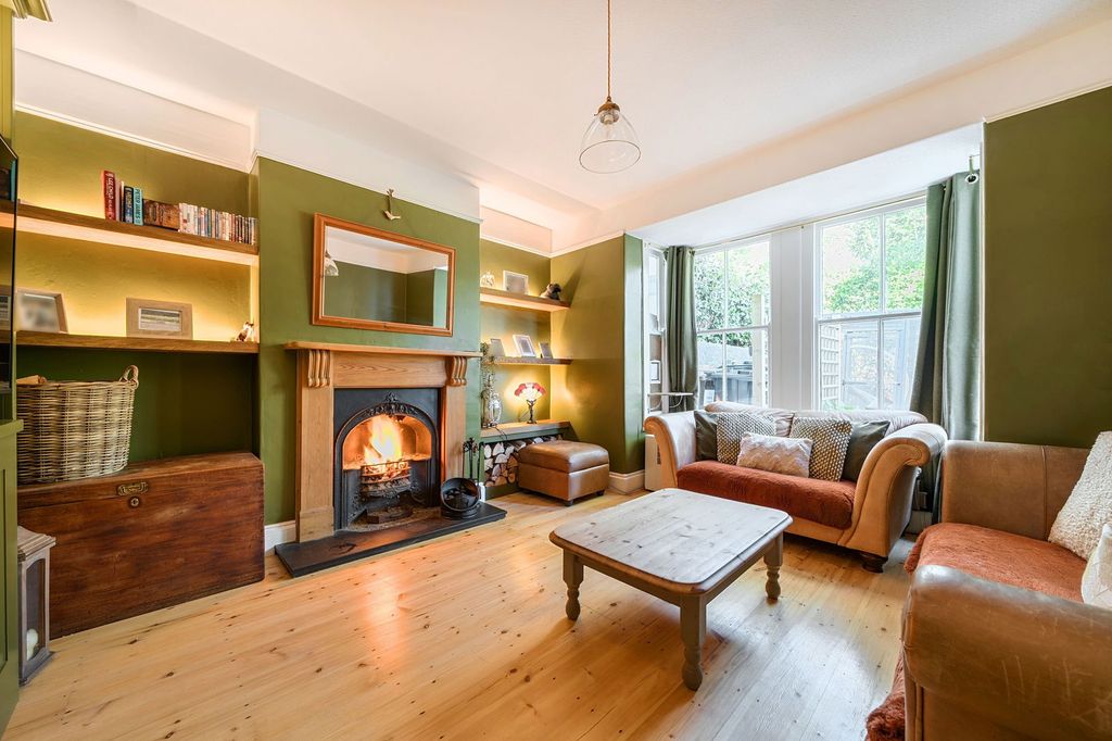 Property photo 2 of 20