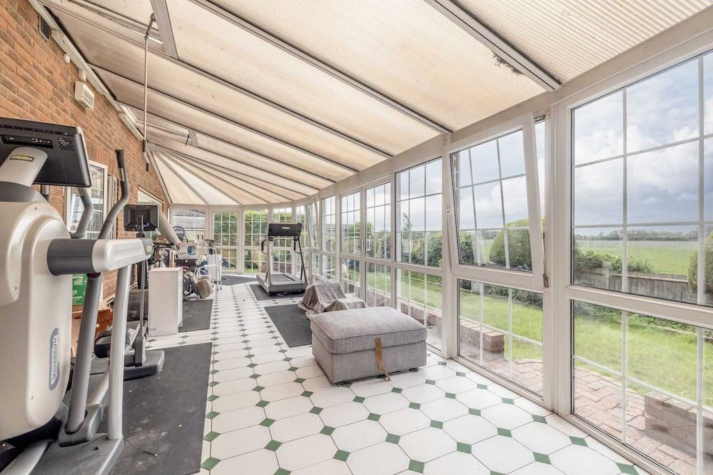 Property photo 3 of 27