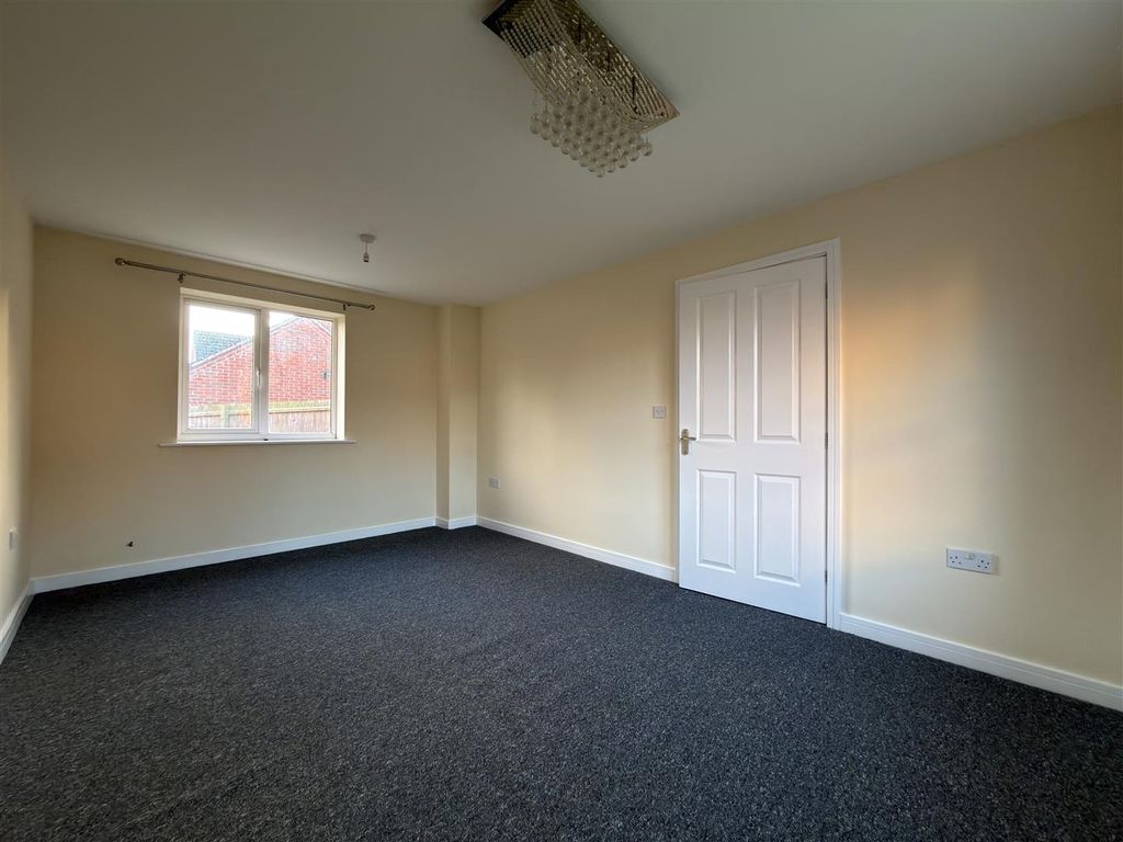 Property photo 2 of 19 Lounge