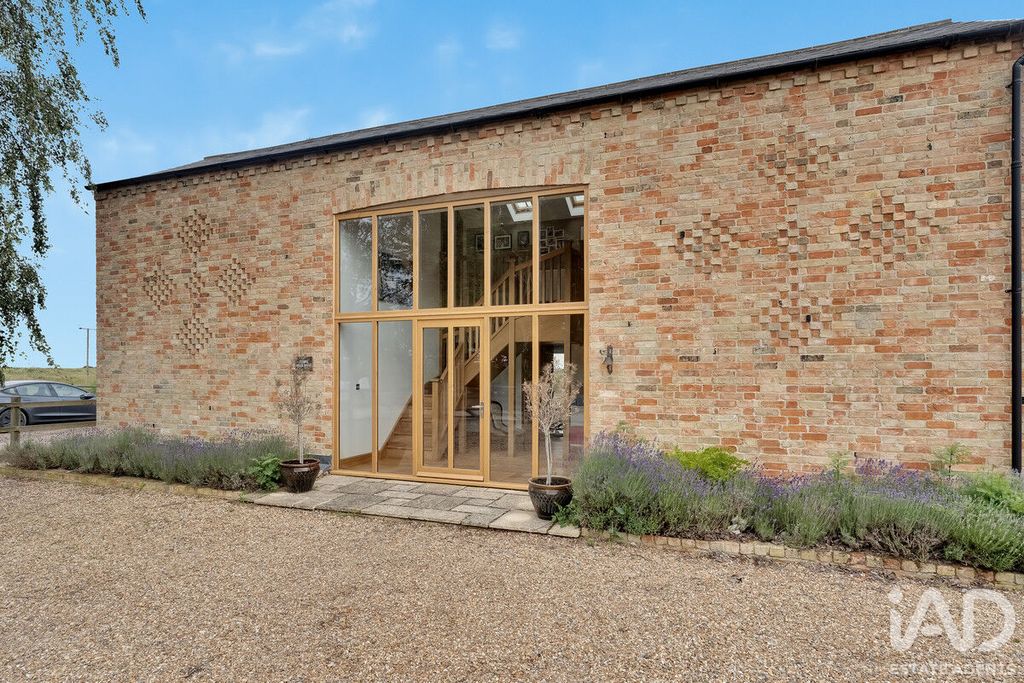 Property photo 2 of 50