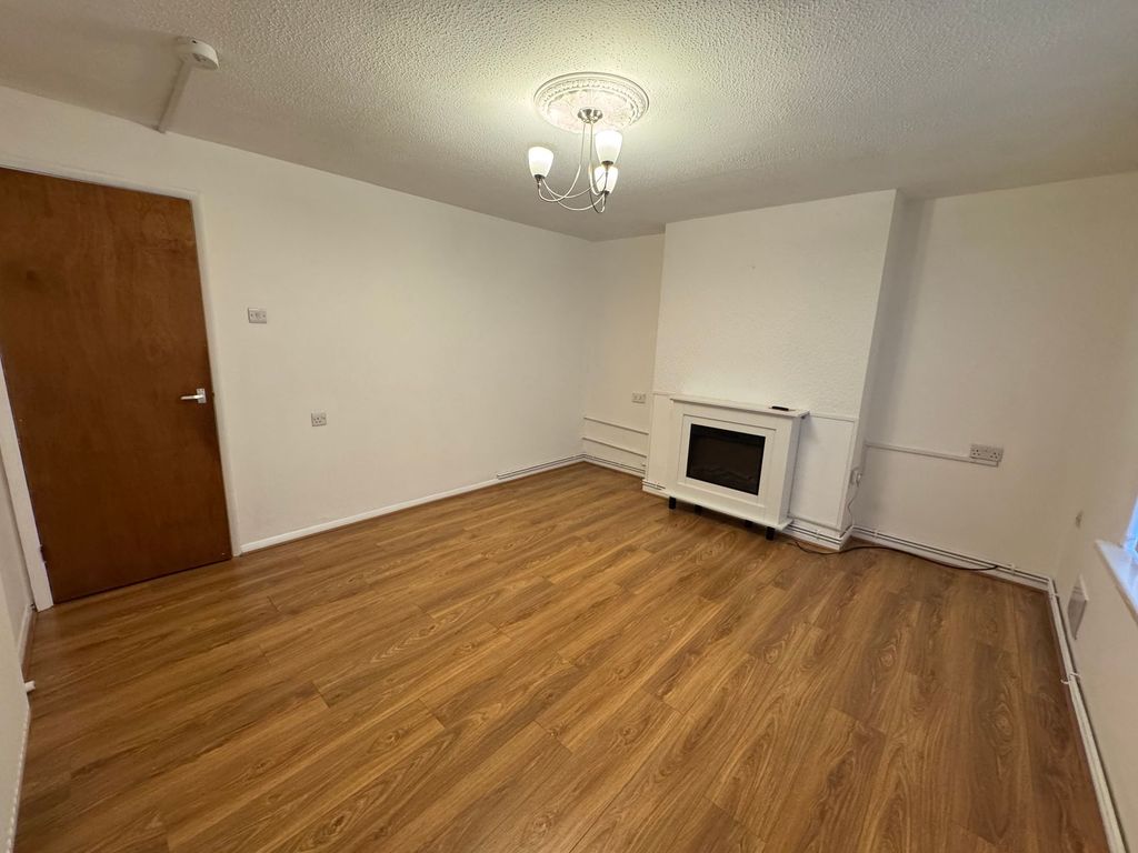 Property photo 3 of 10 Lounge