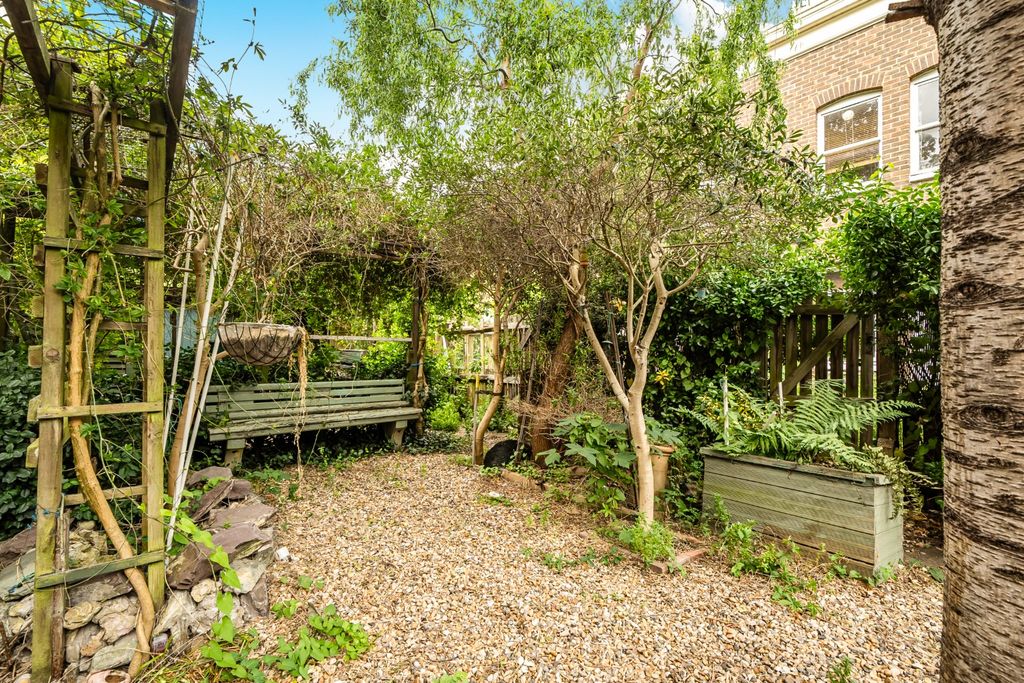 Property photo 2 of 12 5094112