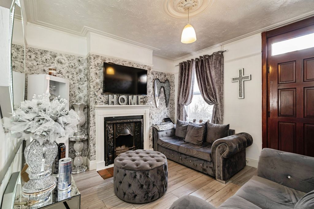 Property photo 2 of 17