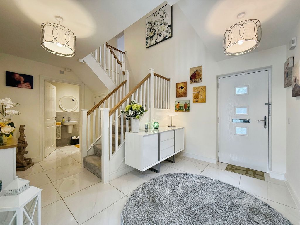 Property photo 3 of 28