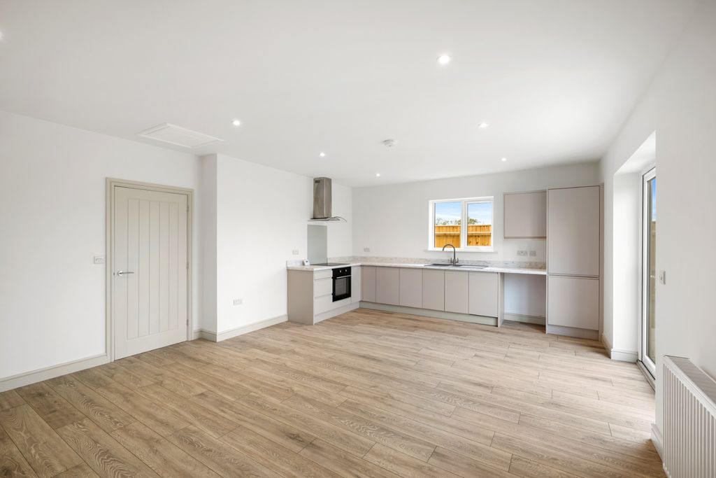 Property photo 2 of 24 5027954