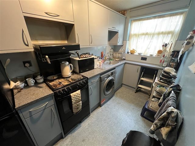 Property photo 2 of 7 Kitchen