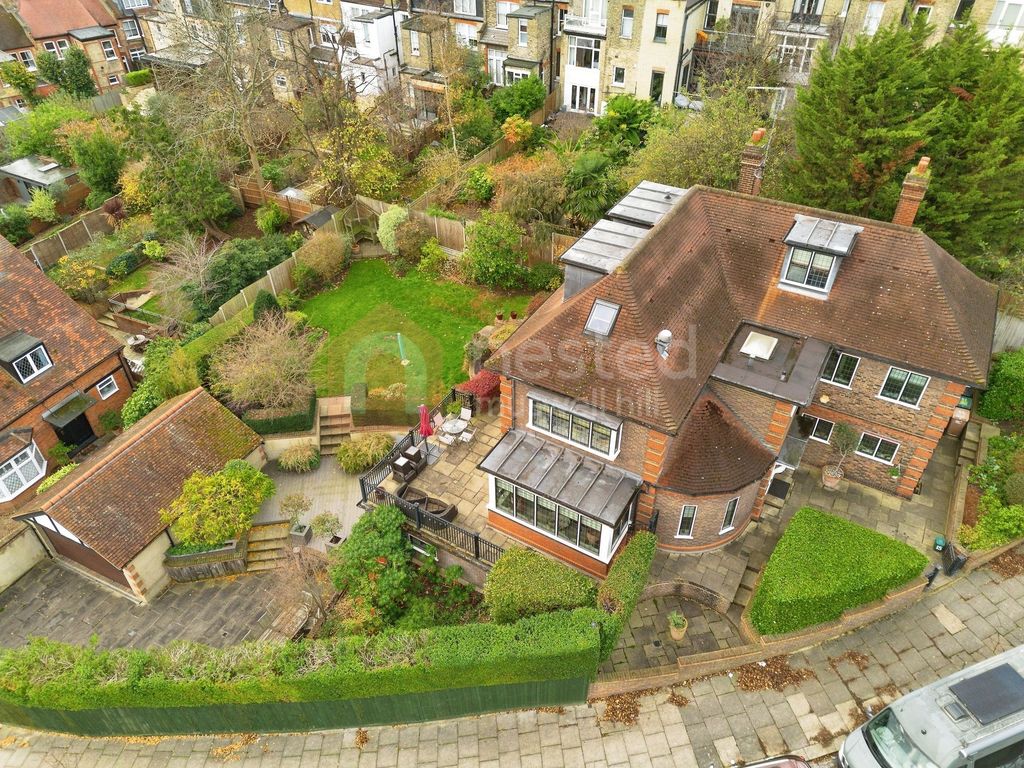 Property photo 3 of 22