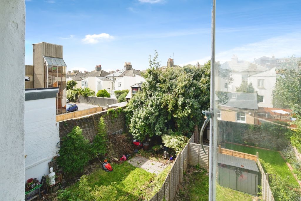 Property photo 3 of 17 Photo