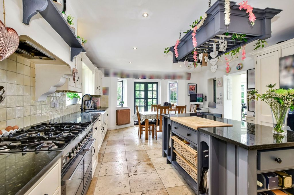 Property photo 3 of 38