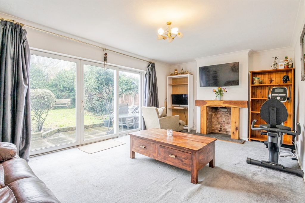 Property photo 2 of 20