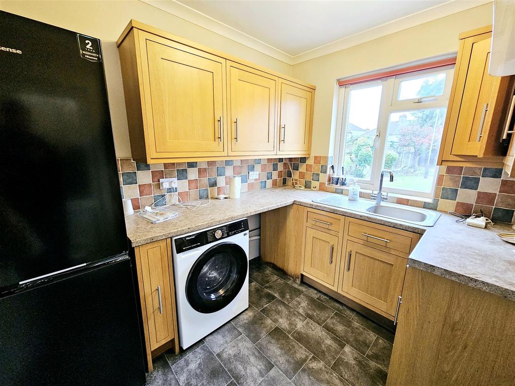 Property photo 3 of 8 Kitchen