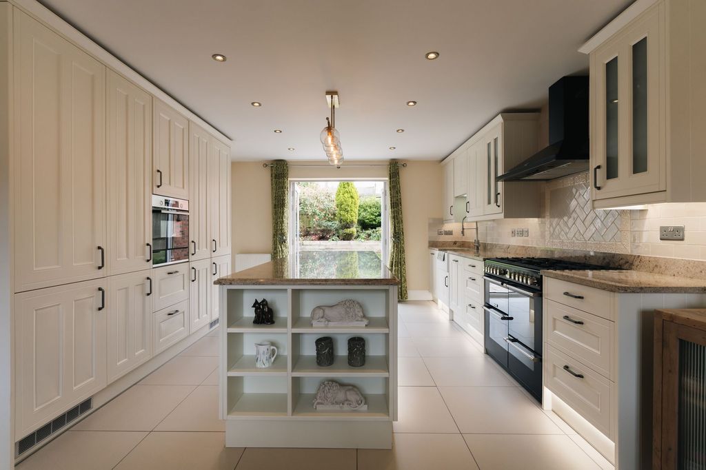 Property photo 2 of 43