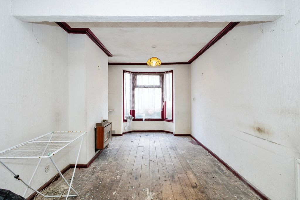 Property photo 3 of 12 Lounge/Dining Room