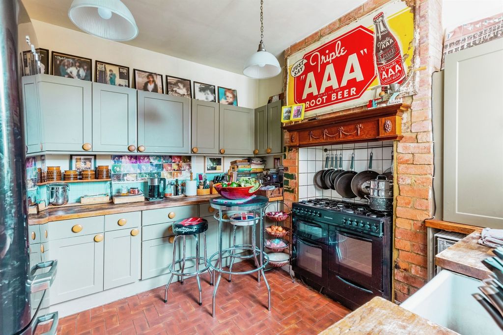 Property photo 3 of 16