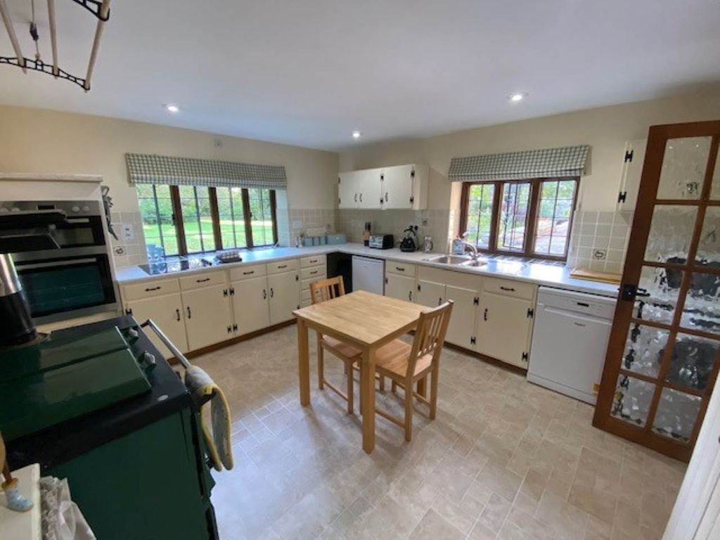 Property photo 3 of 18 Kitchen 1