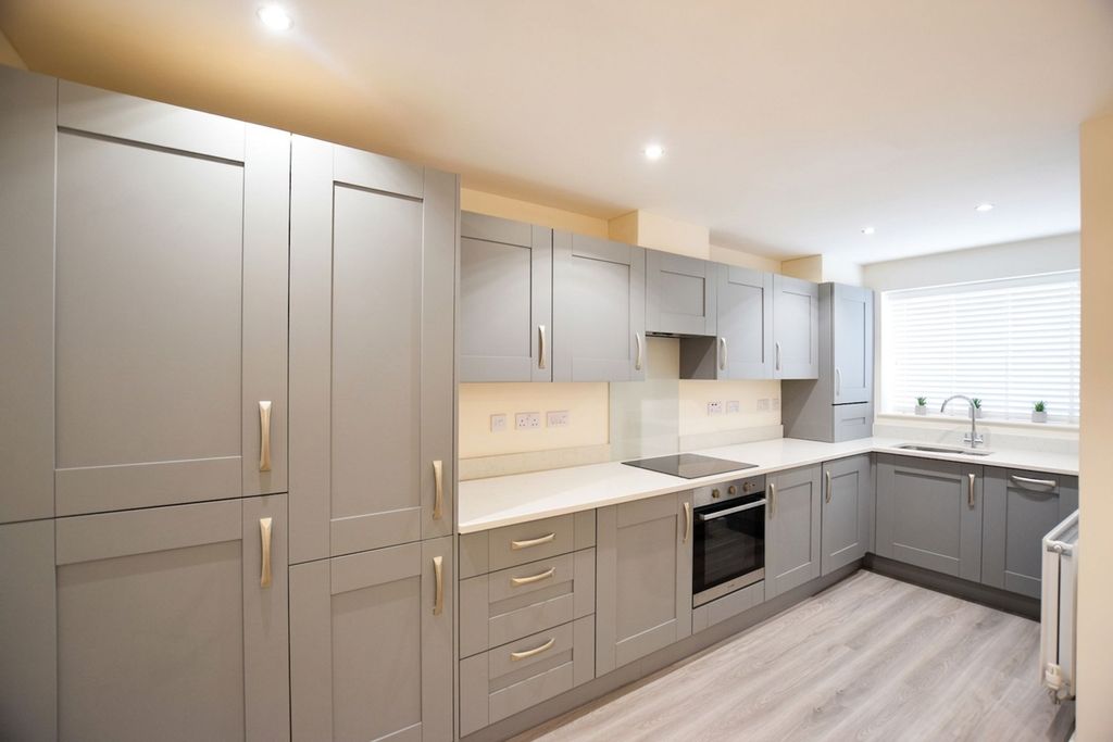 Property photo 1 of 11 Kitchen