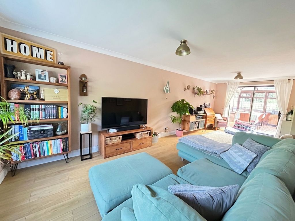 Property photo 2 of 28