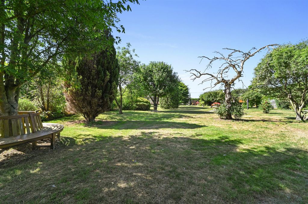Property photo 3 of 31 Garden