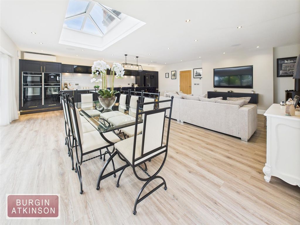 Property photo 2 of 43 Cam01619G0-Pr0151-Still025.Jpg
