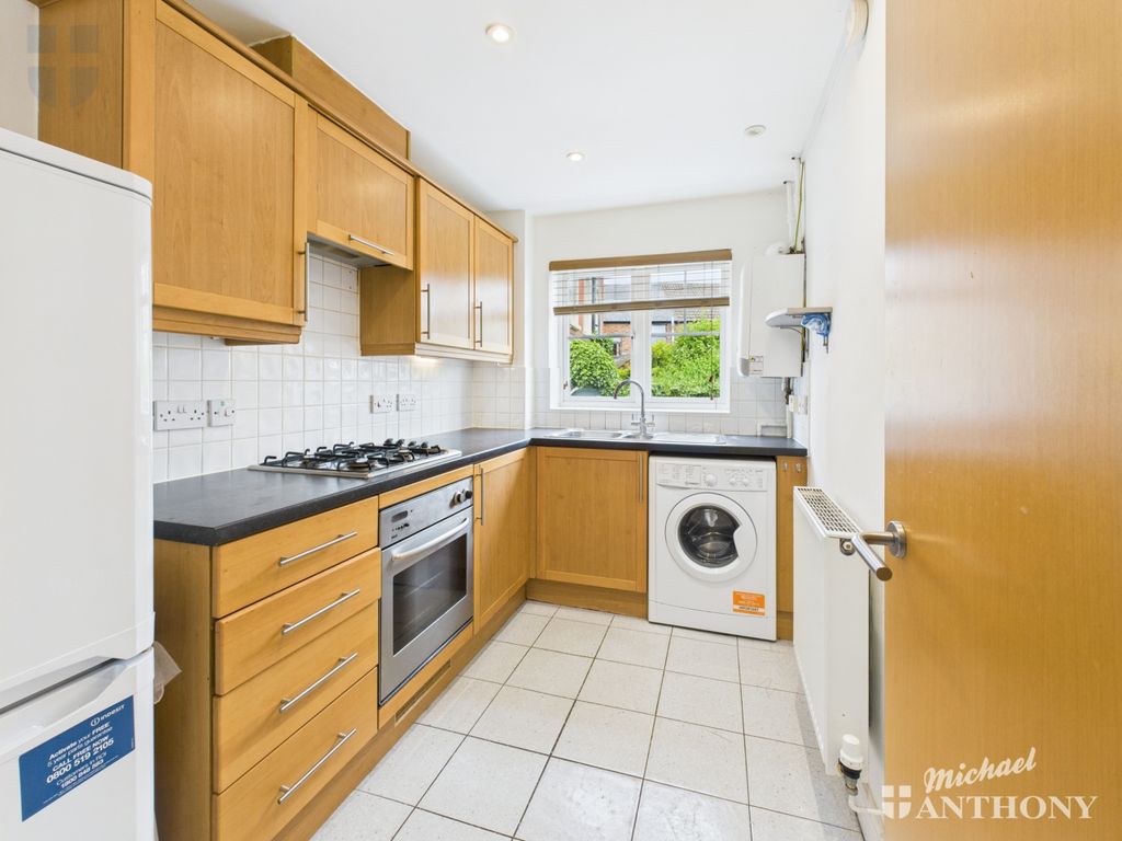 Property photo 2 of 7 Cam03852G0-Pr0316-Still003