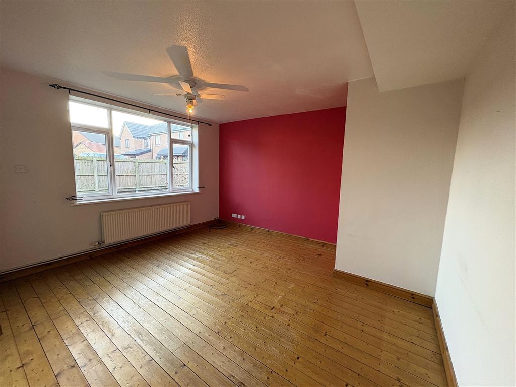 Property photo 2 of 13 Lounge