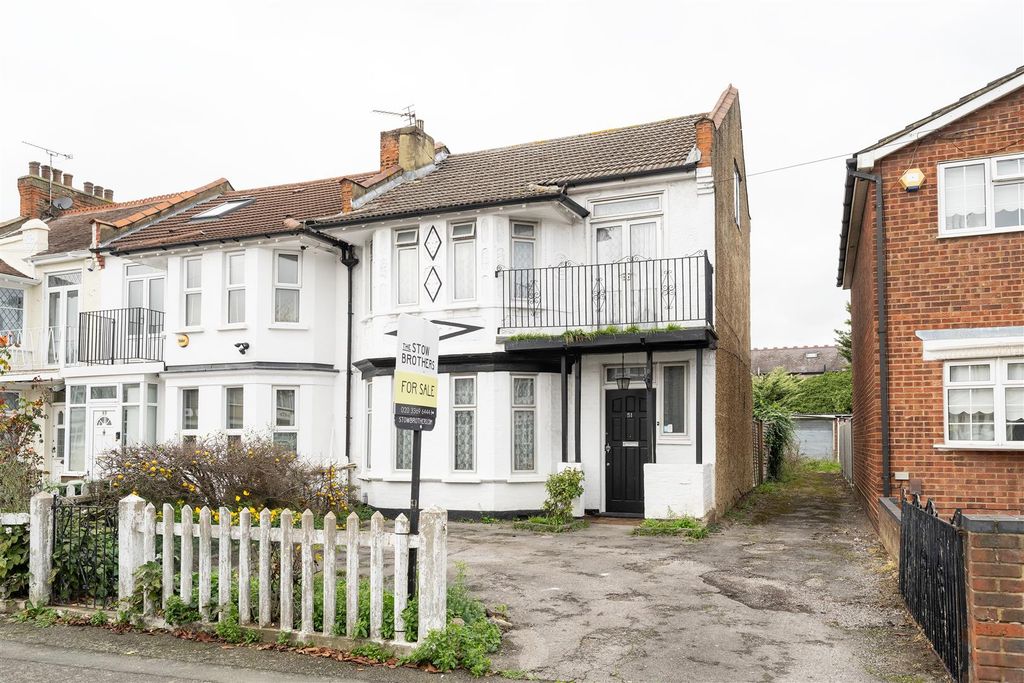 Property photo 1 of 33 Nelson Road, E4