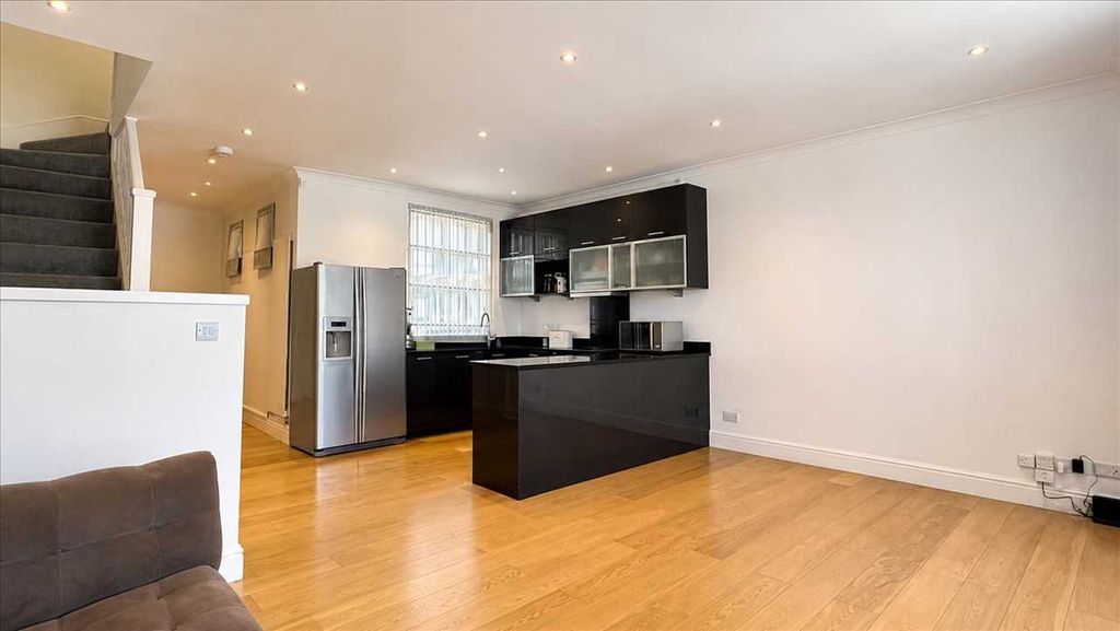 Property photo 3 of 11
