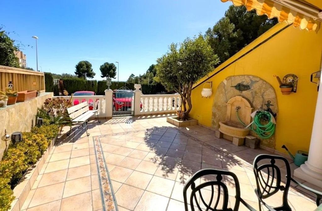 Property photo 2 of 27