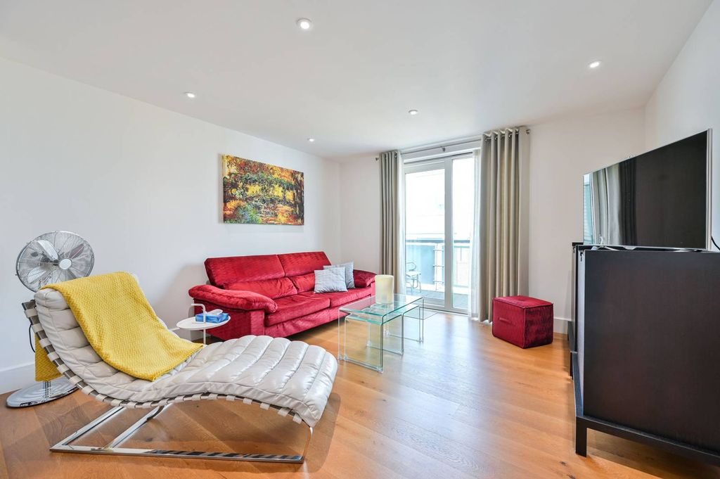 Property photo 3 of 18