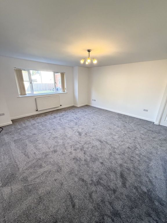 Property photo 3 of 11 Living Room
