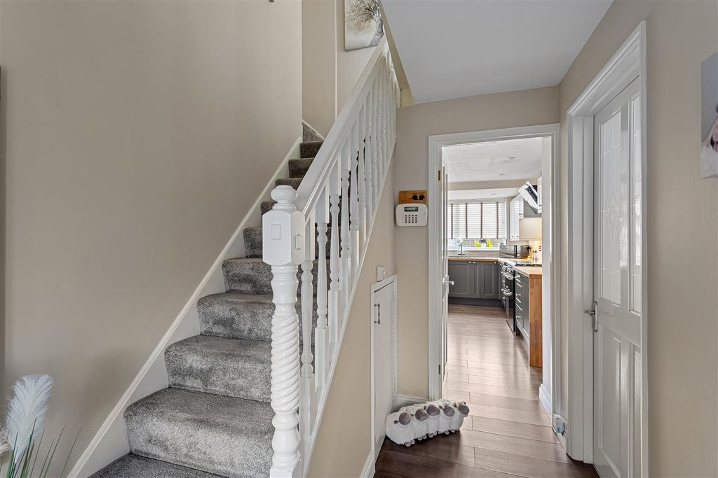 Property photo 2 of 41 11_Thornwood_Covert_42.Jpg