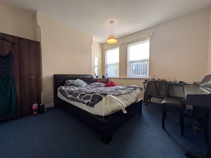 Property photo 1 of 10 A Bright And Welcoming Living Room With Natural li...