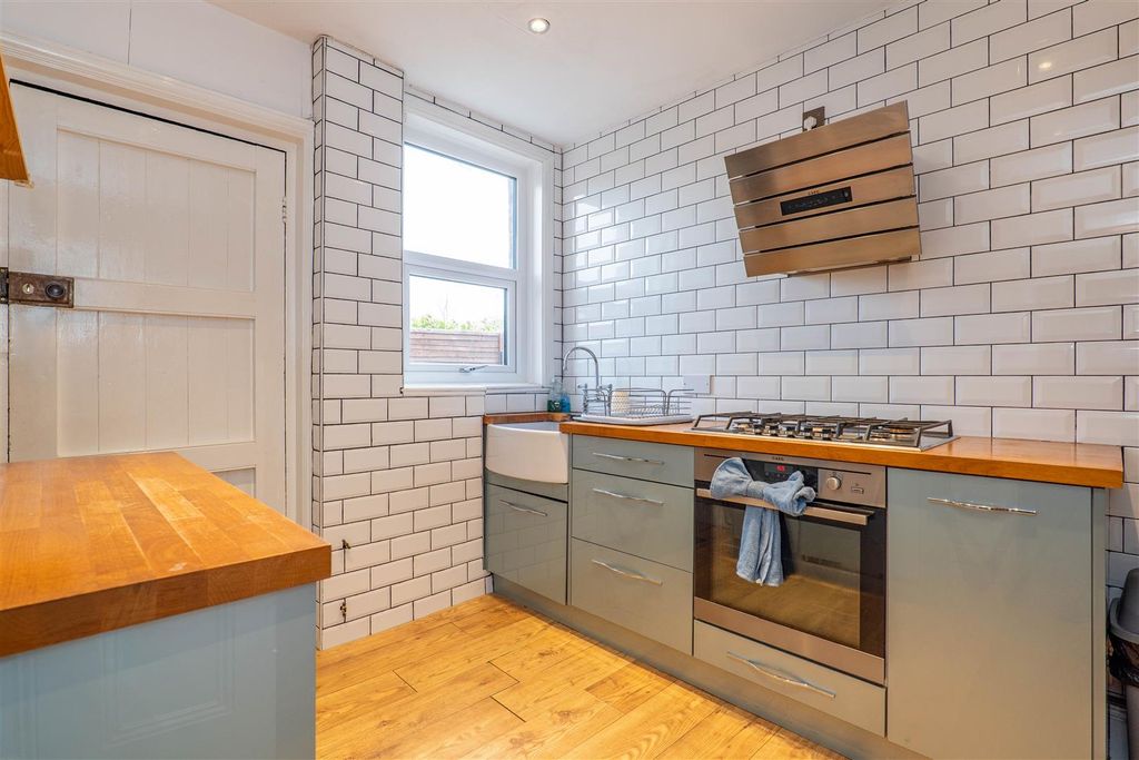 Property photo 3 of 28 Kitchen