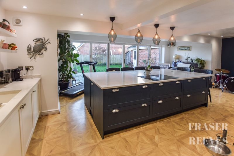 Property photo 3 of 20 Feature Island