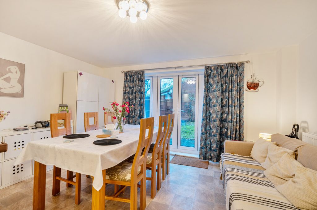 Property photo 3 of 12 1401802-37-696E5E...