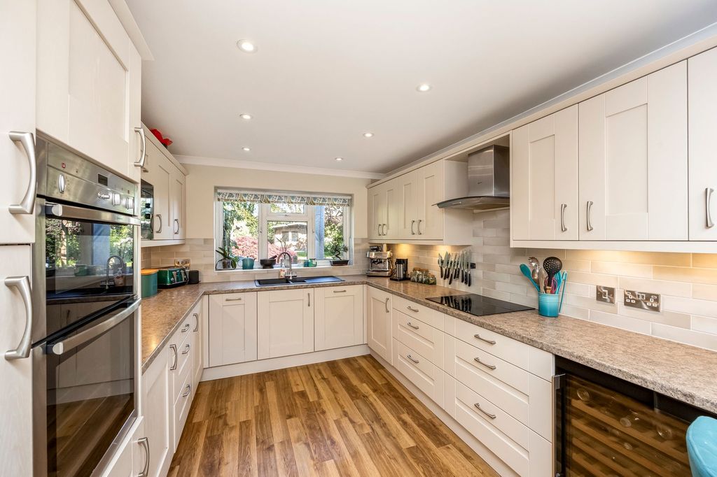 Property photo 2 of 26