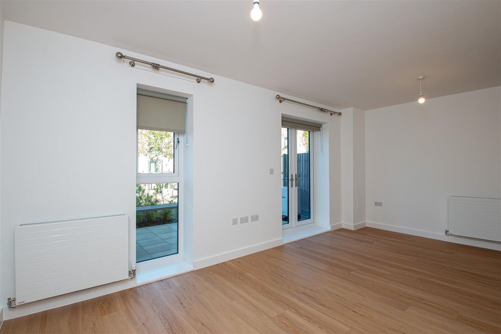 Property photo 3 of 14 60Vic_2.Jpg